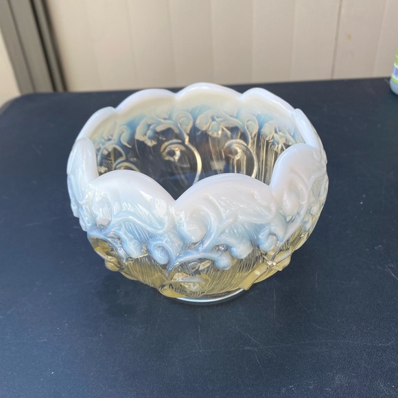 Fenton Opalescent Lilly of the Valley Scalloped Glass Rose Bowl - Picture 4 of 4